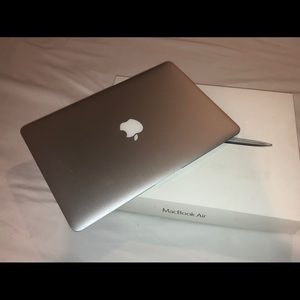 Apple MacBook